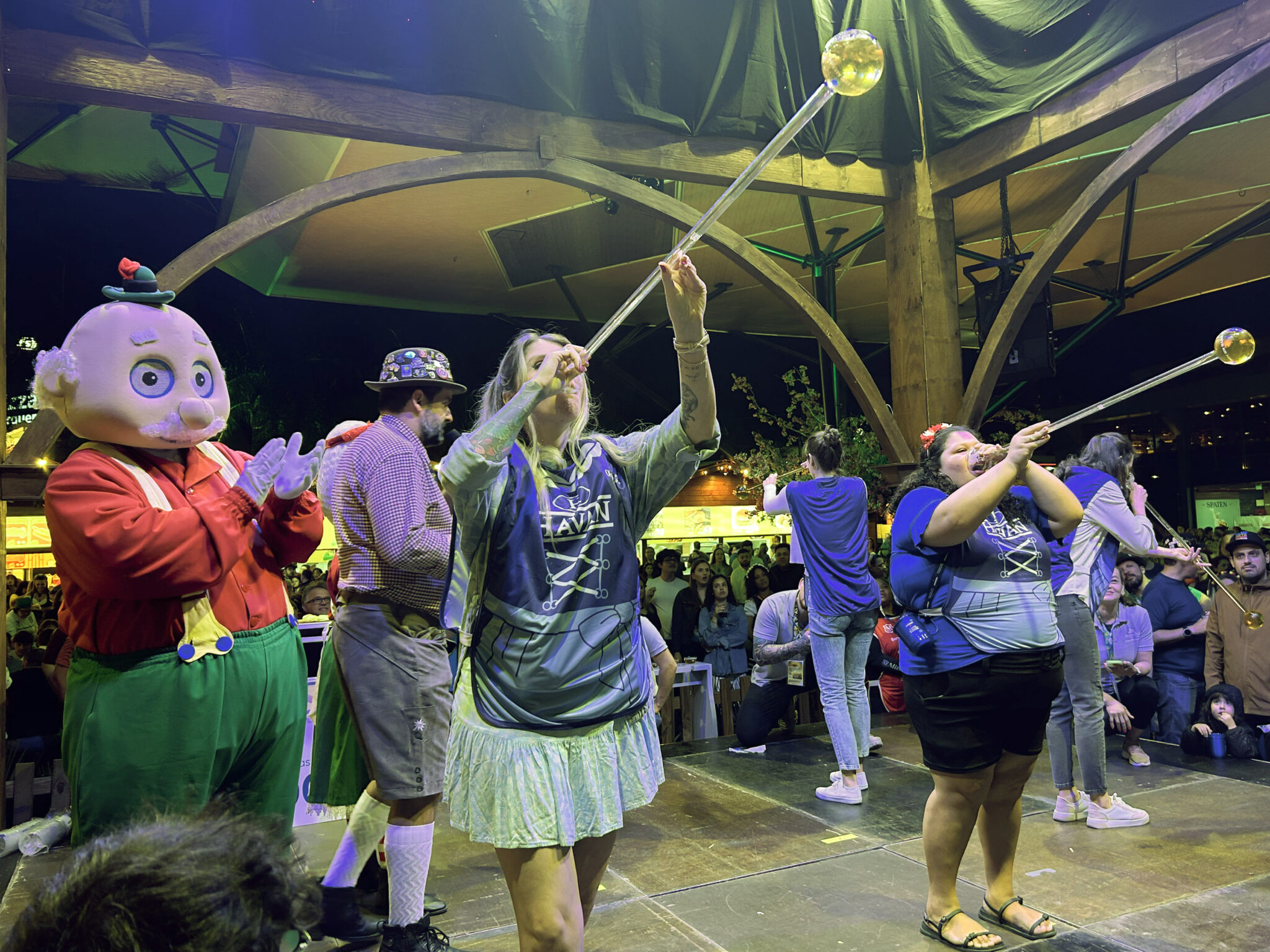 Brincadeiras e novas regras animam a Oktoberfest 2025